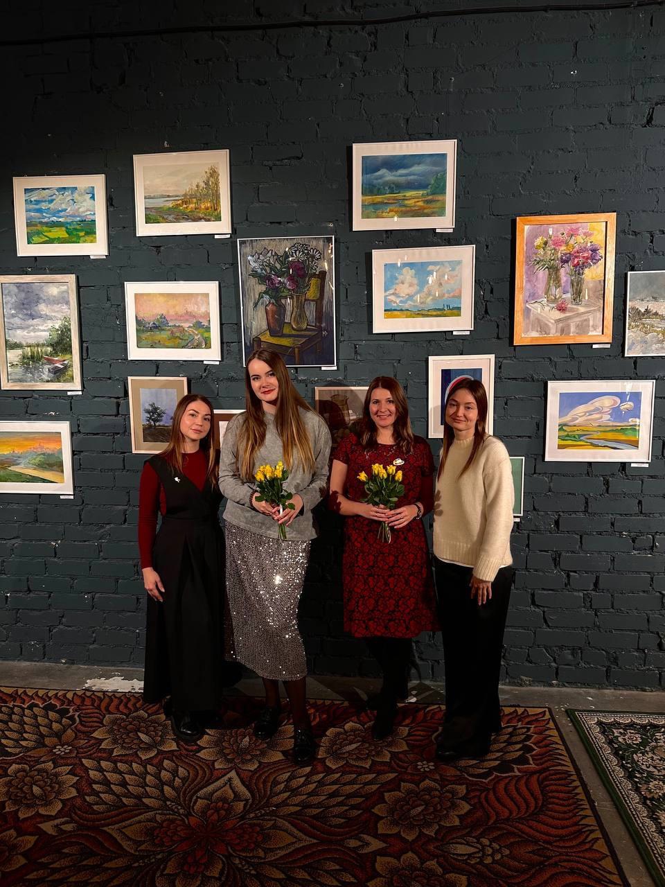 Выставка двух художниц, наших преподавателей в культурном пространстве Библиотека