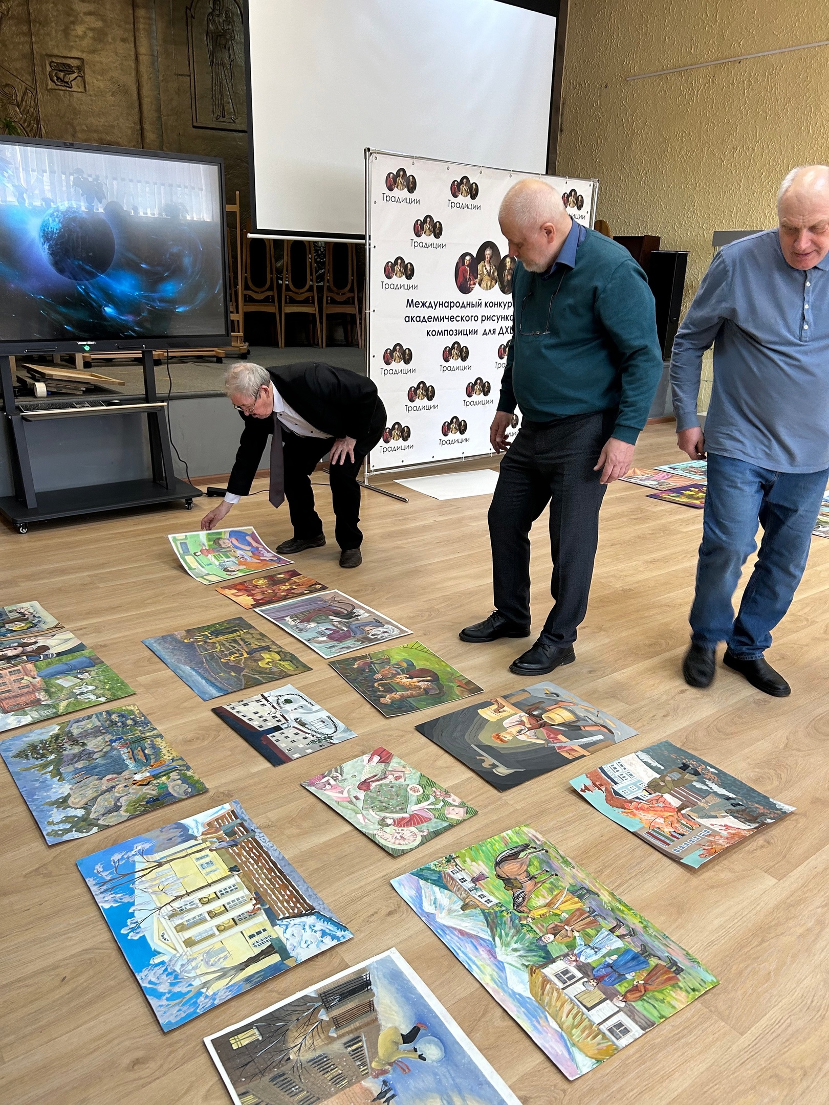 Работа жюри Международного конкурса ТРАДИЦИИ академизма - рисунок, живопись, композиция..