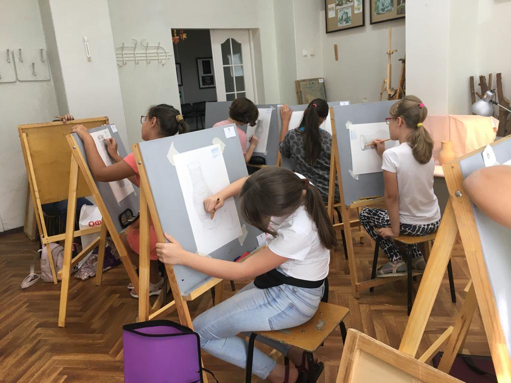 Первые творческие испытания в 1 класс прошли в ДХШ №2 им. В.И. Сурикова