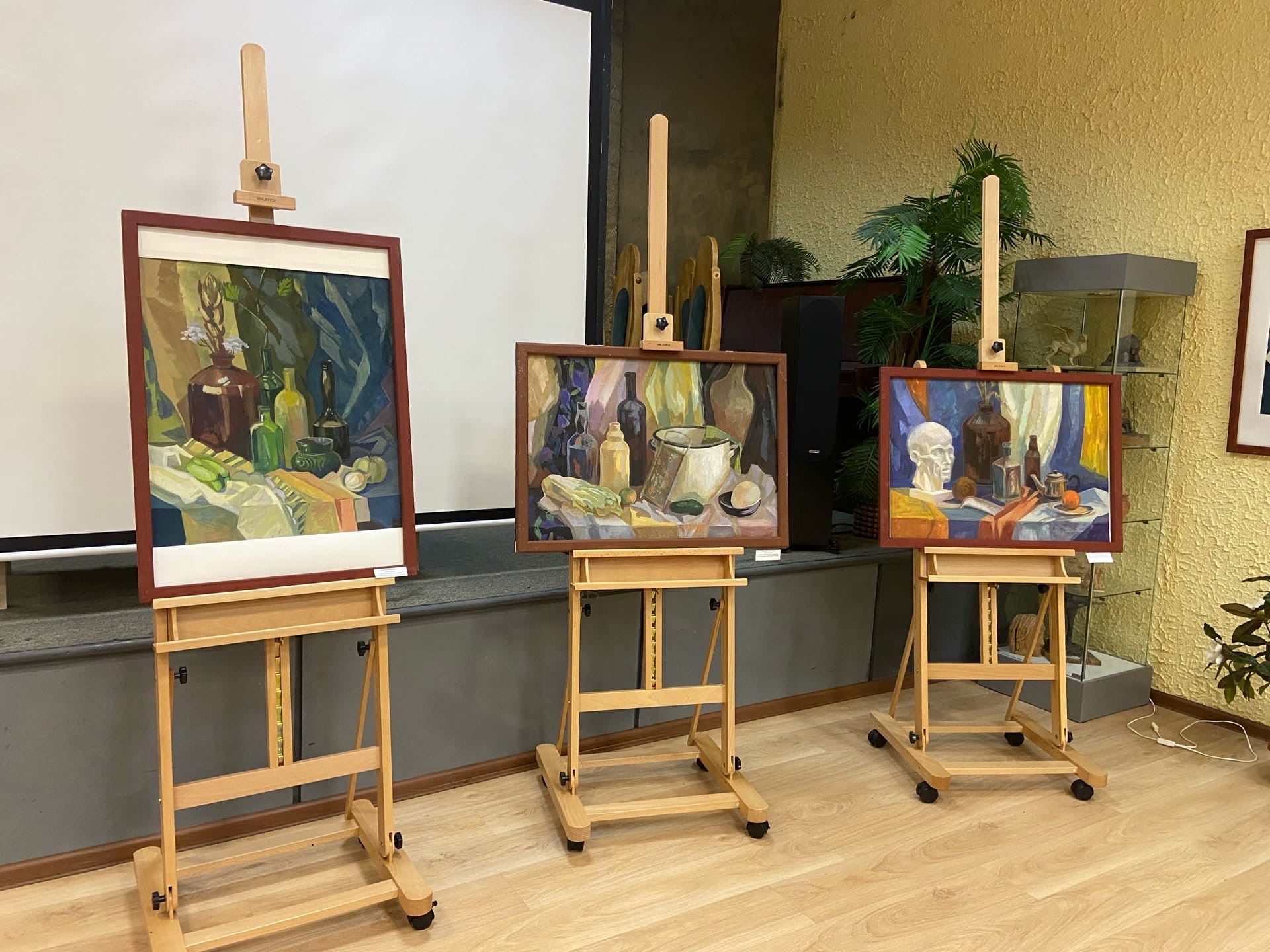 ОТКРЫТИЕ ВЫСТАВКИ  ВЫПУСКНИКОВ НАШЕЙ ШКОЛЫ