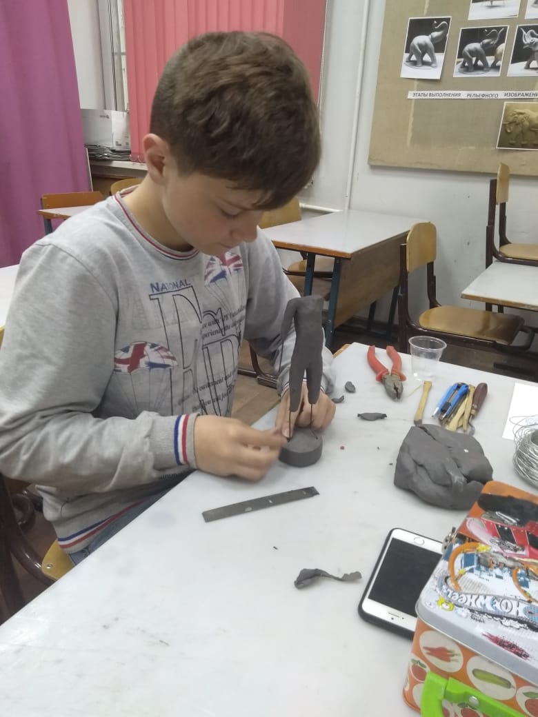 Ученик ДХШ №2 им. В.И. Сурикова принял участие в Межрегиональном онлайн-конкурсе по скультуре