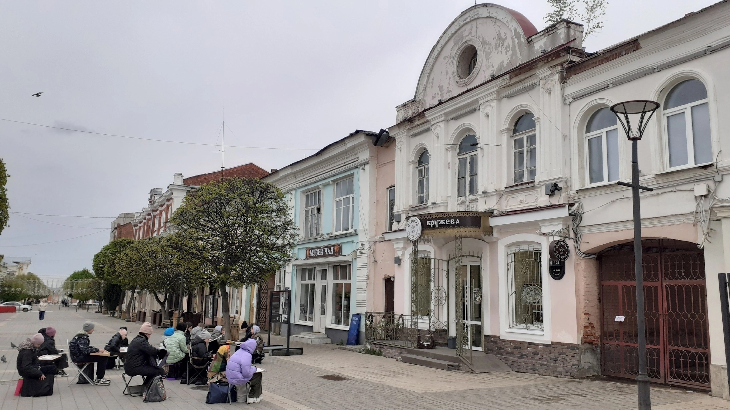 Наши ученики проводят выходные на пленэре в городе Елец.