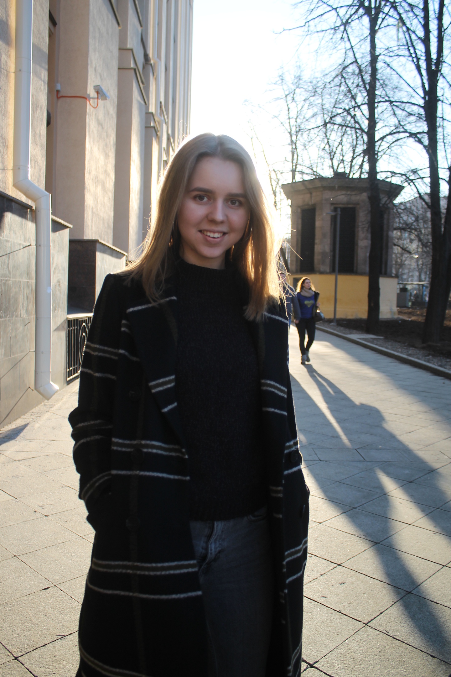 Интервью выпускницы ДХШ №2 им. В.И. Сурикова Инессы Кокоревой о поступлении в Академию акварели и изящных искусств Сергея Андрияки