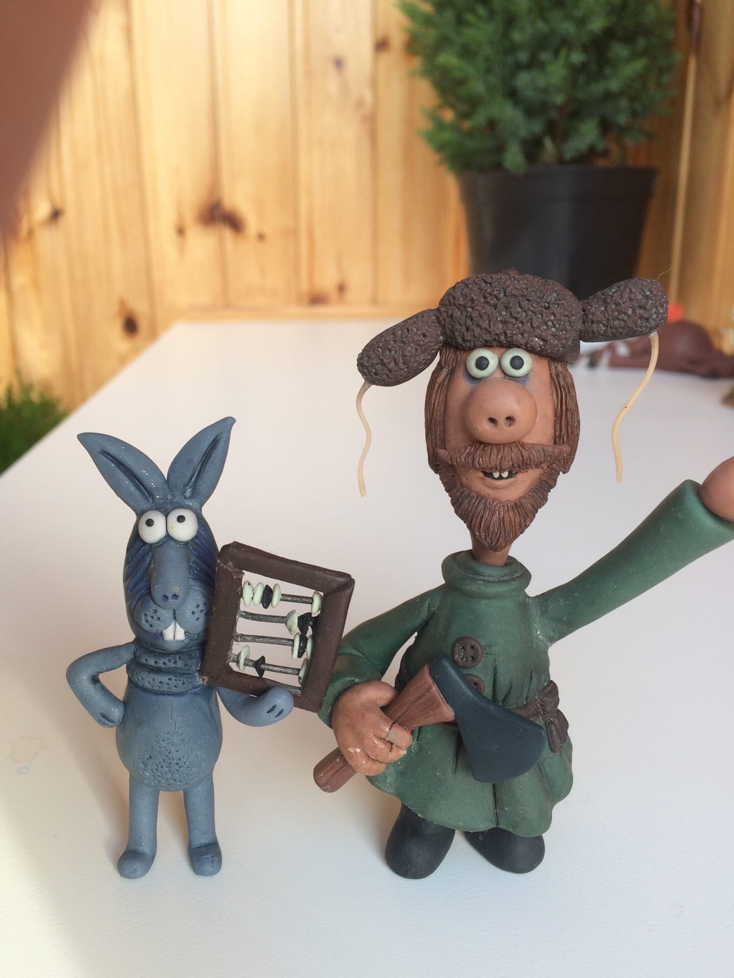 Юный скульптор, обучающийся в 1 классе ДХШ №2 им. В.И. Сурикова, представил свои работы