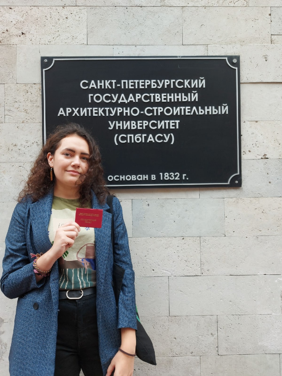 Интервью выпускницы ДХШ №2 им. В.И. Сурикова Полищук Арины о выборе профессии и поступлении в архитектурный ВУЗ СПбГАСУ