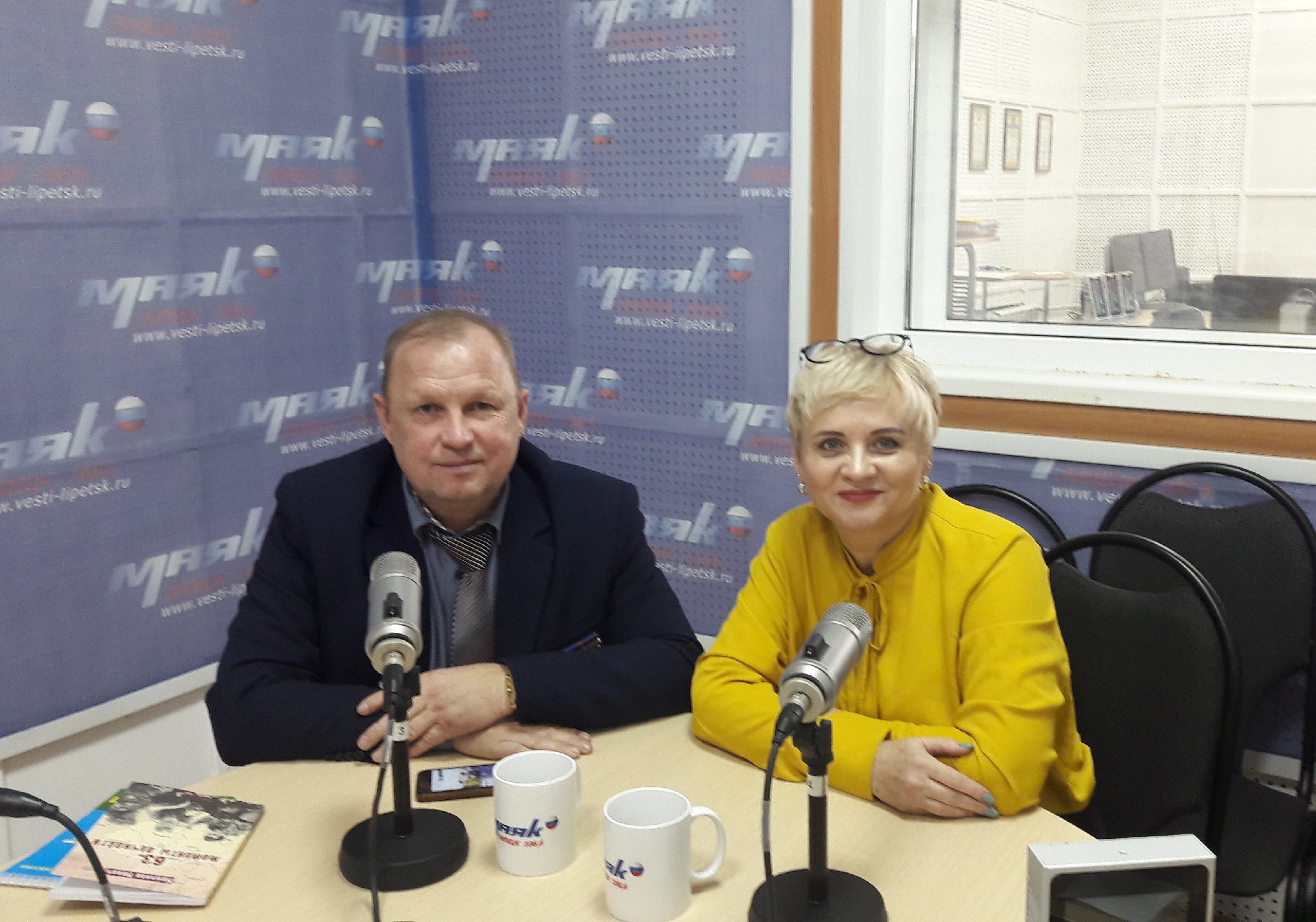 Директор ДХШ №2 им. В.И. Сурикова Кошеляева И.С. и организатор областного конкурса 