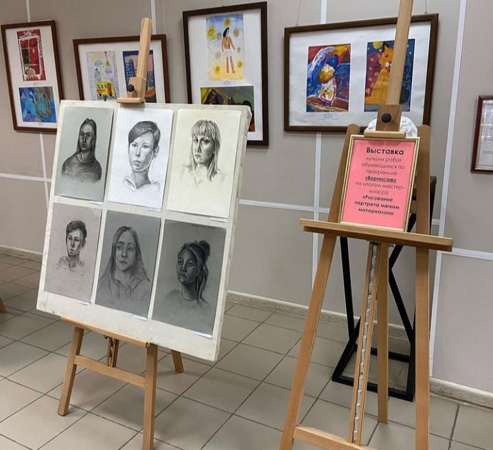 Выставка лучших графических портретов по программе 