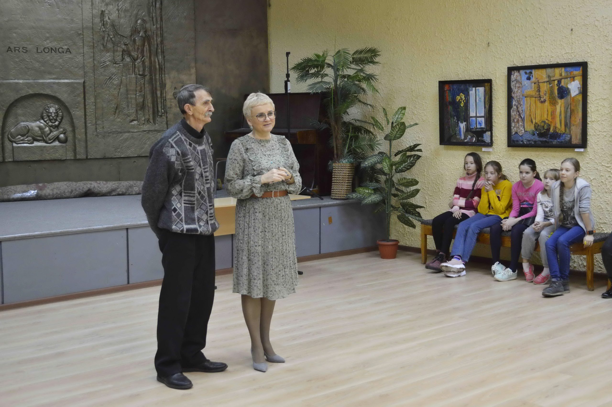 Открытие персональной выставки художника Виктора Пичугина состоялось в Детской художественной школе №2 им. В.И. Сурикова