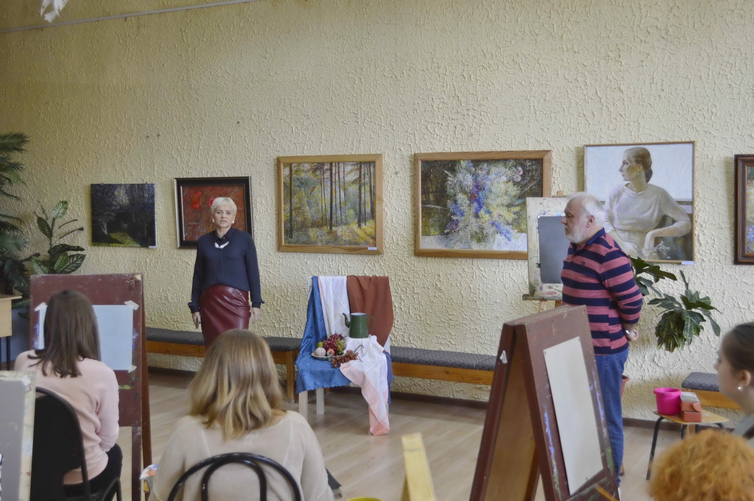 В ДХШ №2 им. В.И. Сурикова состоялся мастер-класс художника из Республики Абхазия - Кацба Виталия Янковича.