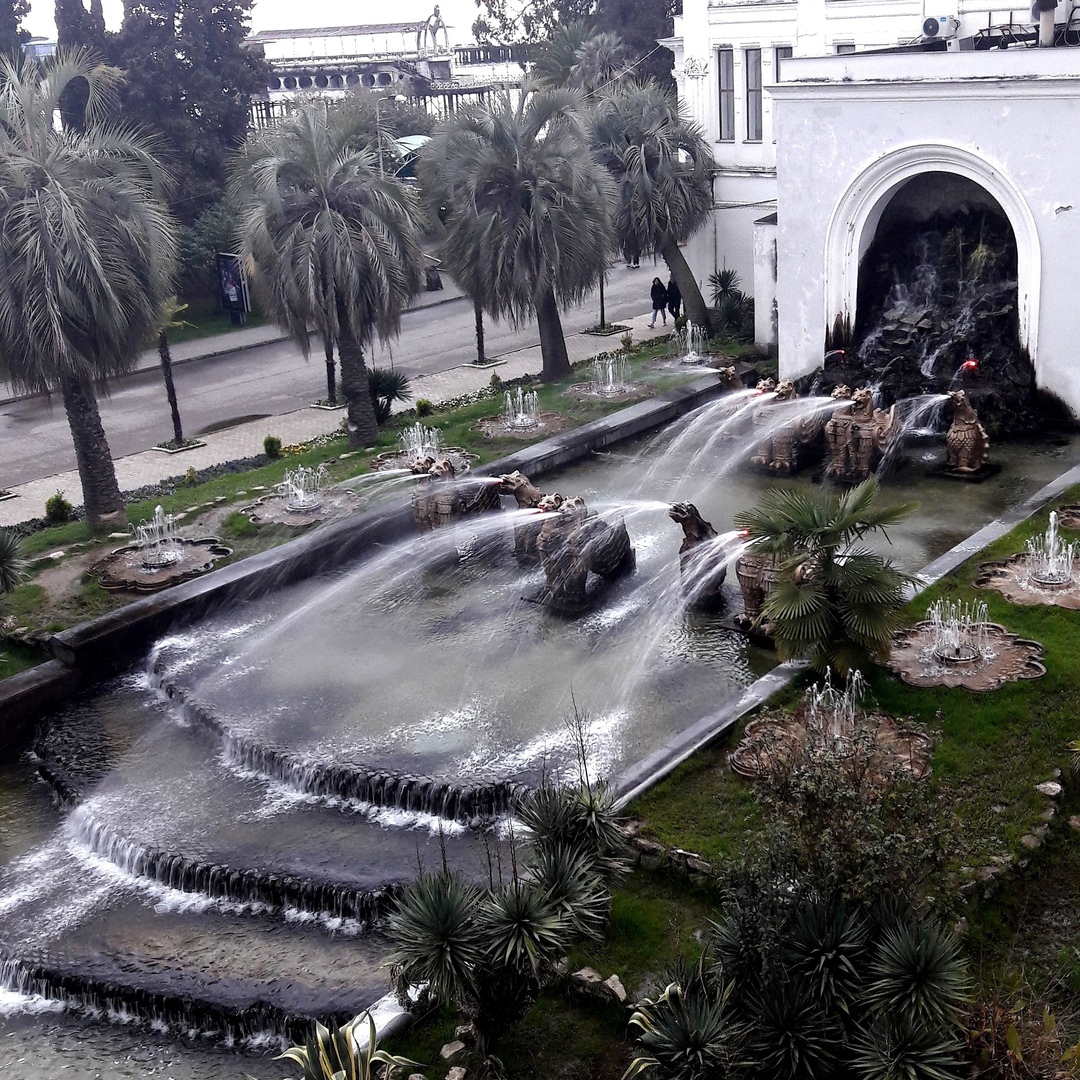 Совместная международная выставка работ учащихся ДХШ №2 им. В.И. Сурикова г. Липецка и ДДТ Айнар г. Сухум открылась в Абхазии