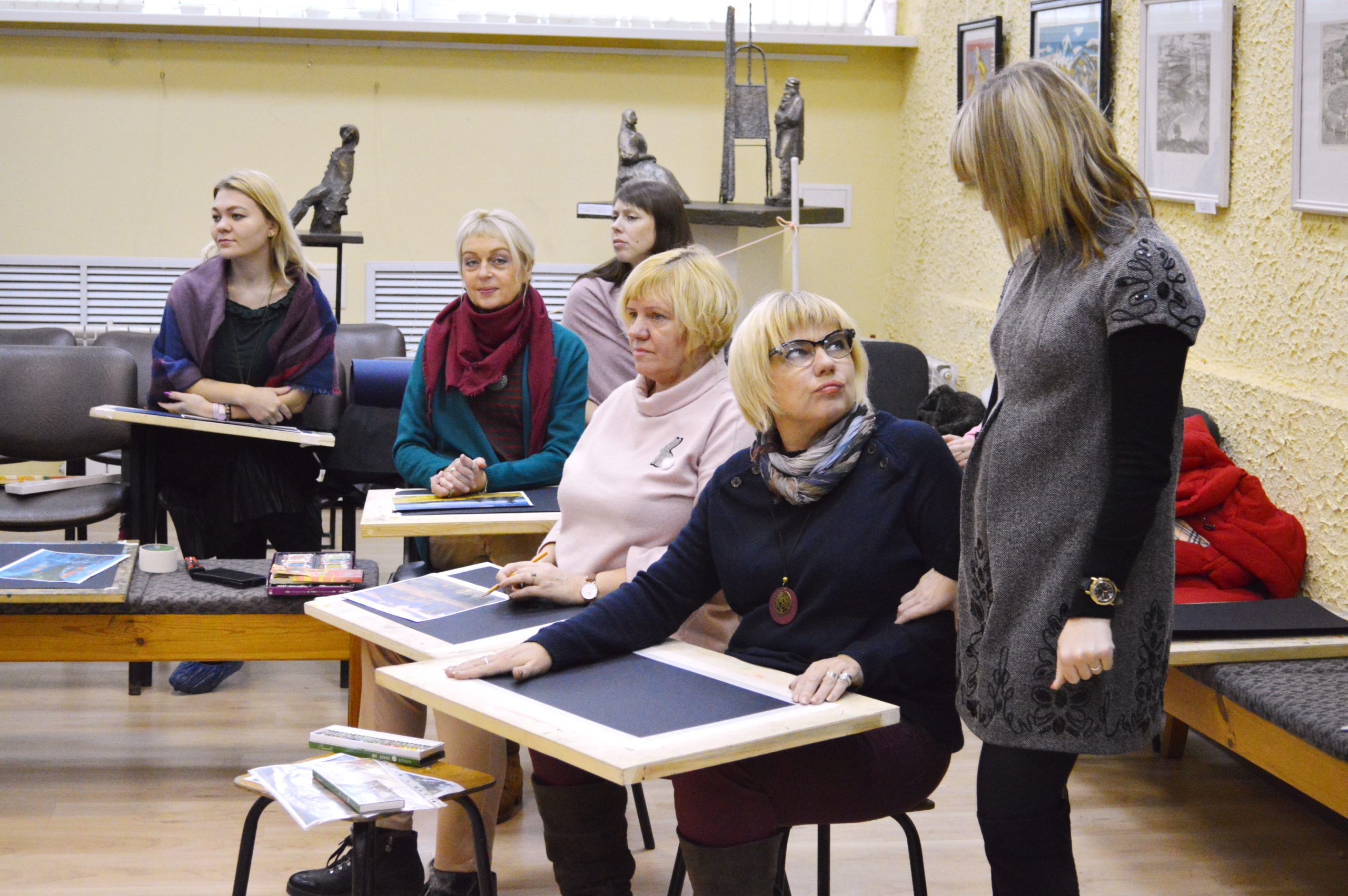 Мастер-класс художника из Абхазии Виталия  Кацба для преподавателей ДХШ и ДШИ г. Липецка прошел в ДХШ №2 им. В.И. Сурикова