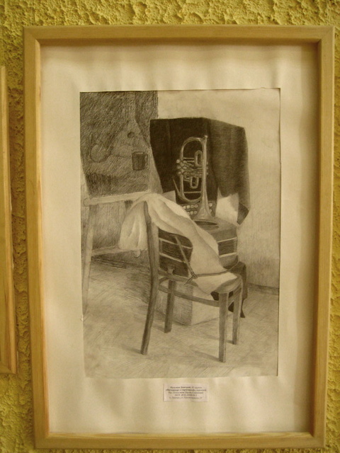 Выставка работ выпускников школы